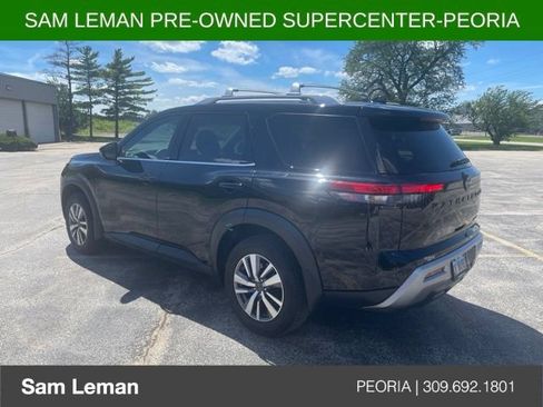 Used 2023 Nissan Pathfinder SL w/ Black Appearance Package AWD/4WD image 5