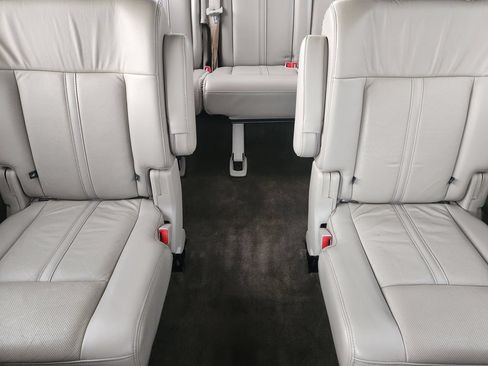 Used 2017 Lincoln Navigator Select RWD image 25