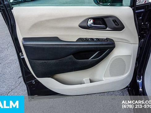 Used 2023 Chrysler Pacifica Touring-L FWD image 53
