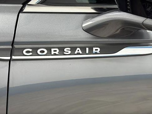Used 2025 Lincoln Corsair AWD image 39