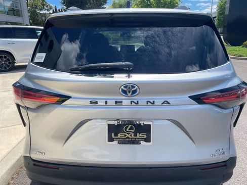 Used 2021 Toyota Sienna XLE w/ XLE Plus Package AWD/4WD image 7
