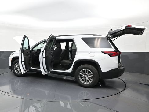 Used 2023 Chevrolet Traverse LT FWD image 31