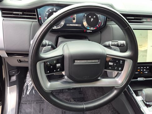 Used 2023 Land Rover Range Rover Long Wheelbase SE AWD/4WD image 10