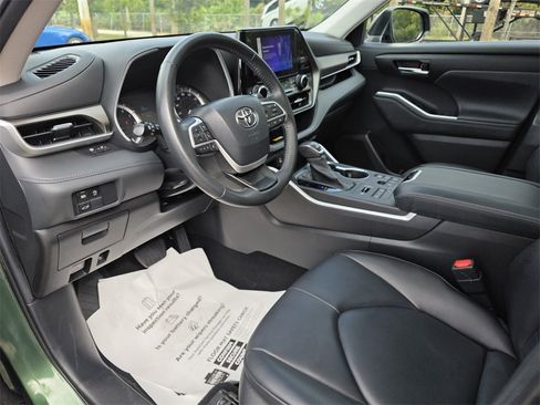 Certified 2023 Toyota Highlander Limited image 28