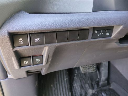 Used 2022 Toyota Sienna XLE image 17