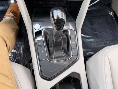 Certified 2023 Volkswagen Tiguan SE R-Line FWD image 25