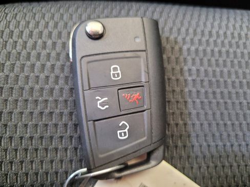 Used 2019 Volkswagen Golf S FWD image 32