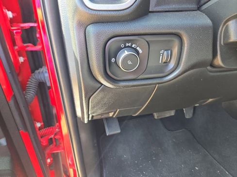 Used 2024 RAM 3500 Tradesman w/ Chrome Appearance Group AWD/4WD image 28