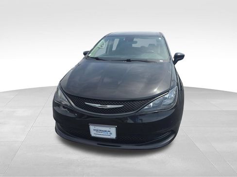 Used 2023 Chrysler Voyager LX FWD image 8