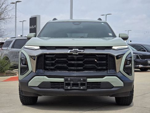 Used 2025 Chevrolet Equinox ACTIV image 11