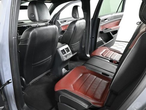 Certified 2022 Volkswagen Atlas Cross Sport SEL Premium R-Line image 18