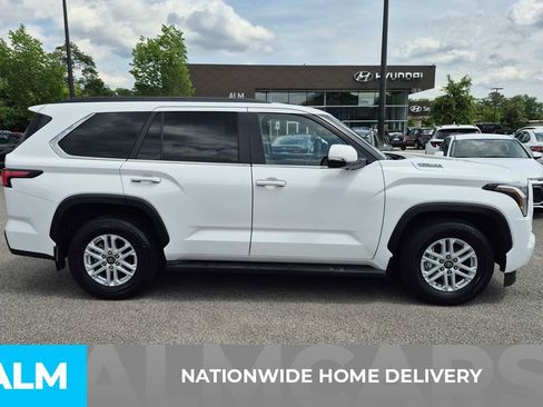 Used 2025 Toyota Sequoia SR5 AWD/4WD image 4