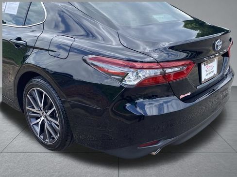 Used 2022 Toyota Camry XLE w/ Navigation Upgrade Package FWD image 11
