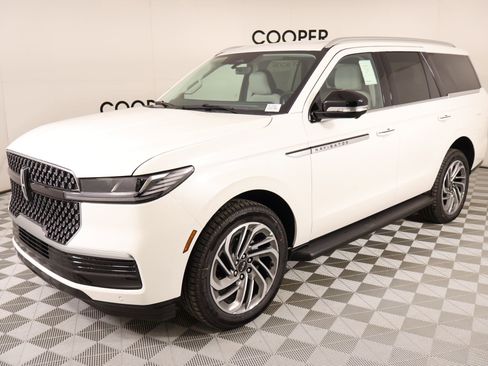 New 2026 Lincoln Navigator Premiere AWD/4WD image 10