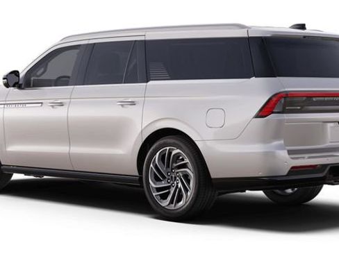 New 2025 Lincoln Navigator L Reserve AWD/4WD image 2