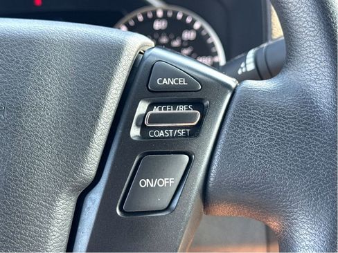 Used 2024 Nissan Frontier SV image 16