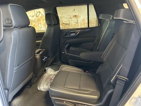 New 2026 GMC Yukon Elevation image 18
