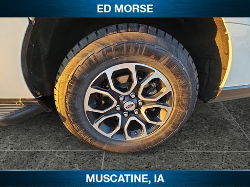 Used 2024 Ford Expedition Max XLT image 10