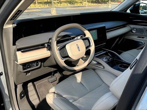 New 2025 Lincoln Nautilus Reserve image 6