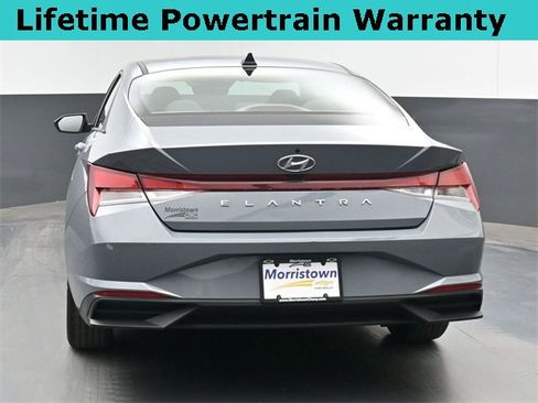 Used 2022 Hyundai Elantra SEL image 17