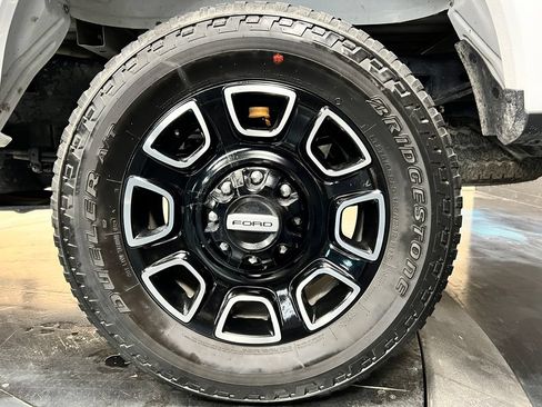 Used 2023 Ford F250 Lariat w/ FX4 Off-Road Package AWD/4WD image 14