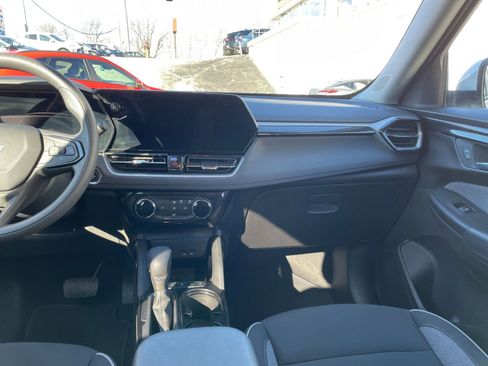 Used 2025 Chevrolet TrailBlazer LT image 33