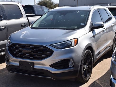 Used 2022 Ford Edge Titanium image 2