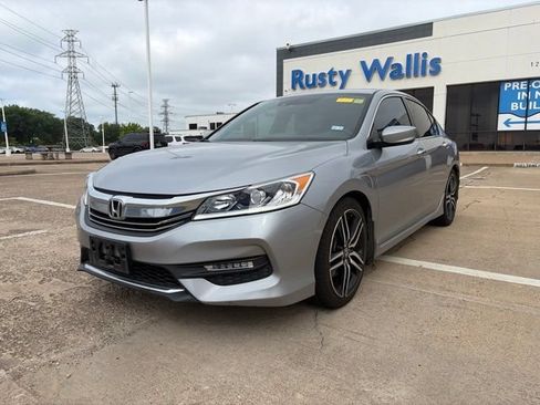 Used 2017 Honda Accord Sport image 2