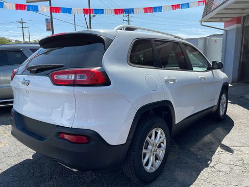 Used 2017 Jeep Cherokee Latitude w/ True North Edition AWD/4WD image 7