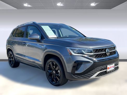 Used 2022 Volkswagen Taos SEL image 6