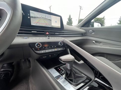Used 2025 Hyundai Elantra SEL image 36