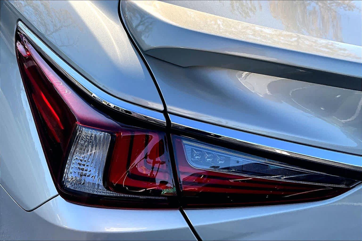 Used 2024 Lexus ES 350 w/ Premium Package FWD image 23