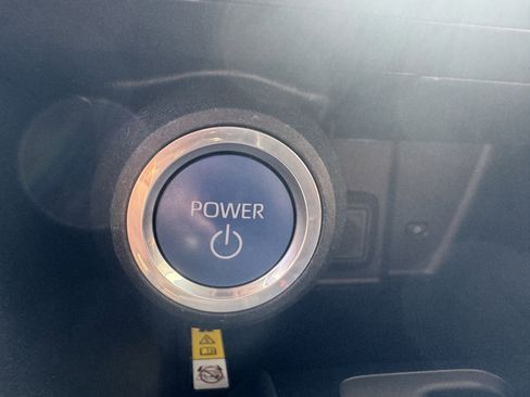 Used 2021 Toyota Venza LE image 27