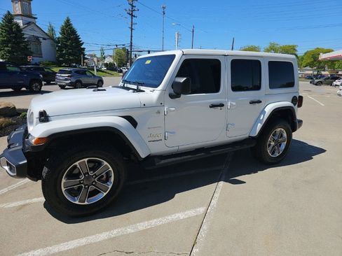 Certified 2022 Jeep Wrangler Unlimited Sahara AWD/4WD image 8