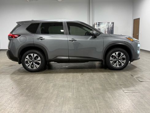 Used 2023 Nissan Rogue SV image 3