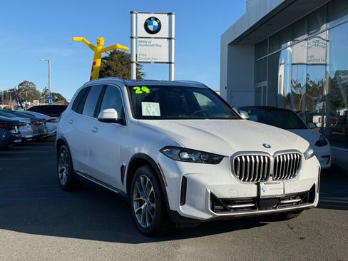Used 2024 BMW X5 xDrive40i AWD/4WD image 1