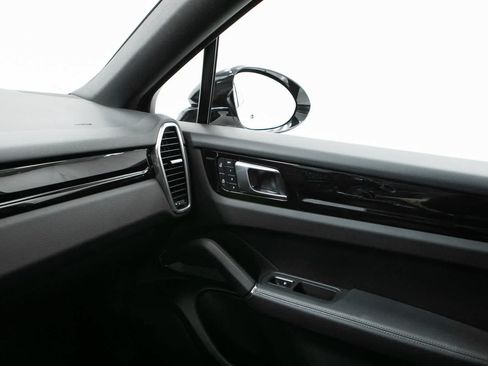 Certified 2023 Porsche Cayenne Platinum Edition AWD/4WD image 30