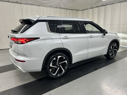 Used 2022 Mitsubishi Outlander SEL AWD/4WD image 2