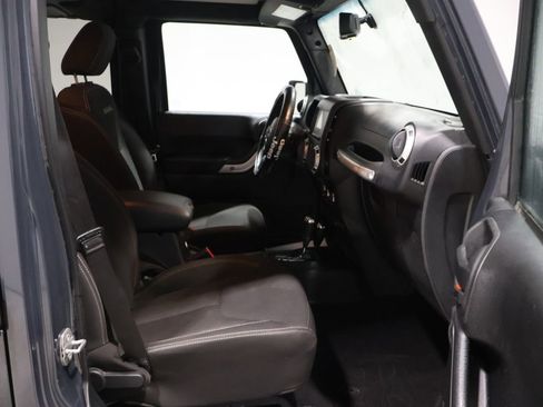 Used 2016 Jeep Wrangler Unlimited Sahara image 21