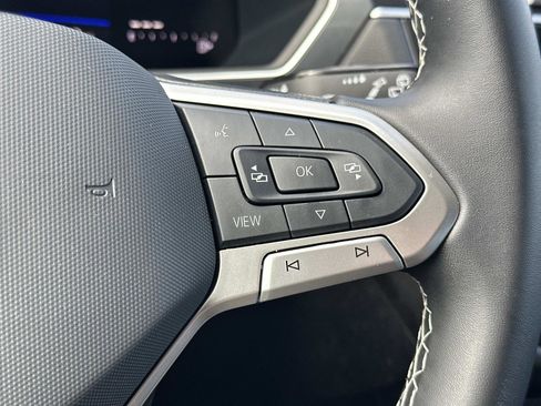 Used 2024 Volkswagen Tiguan SE image 23