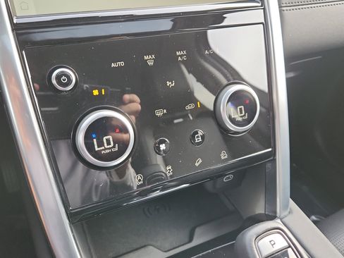 Used 2023 Land Rover Discovery Sport SE image 31