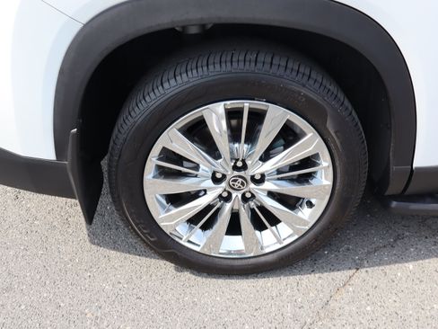 Used 2024 Toyota Grand Highlander AWD image 42