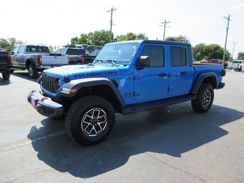 Used 2024 Jeep Gladiator Rubicon w/ Technology Group AWD/4WD image 12