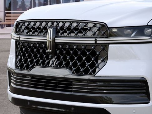 New 2027 Lincoln Navigator Reserve w/ Jet Appearance Package AWD/4WD image 17