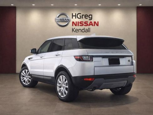 Used 2017 Land Rover Range Rover Evoque SE image 2