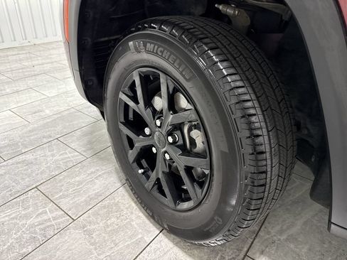 Used 2024 Jeep Grand Cherokee Altitude AWD/4WD image 34