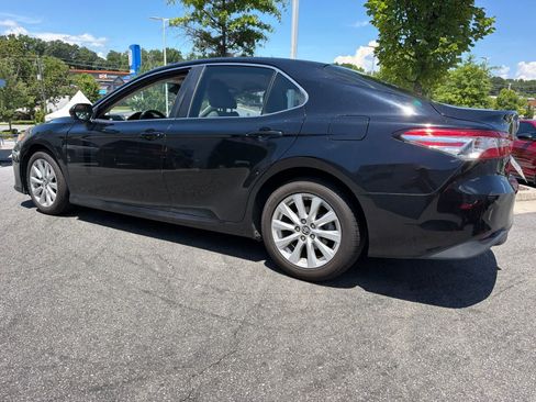 Used 2018 Toyota Camry LE FWD image 9