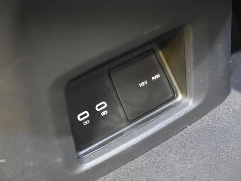 Used 2024 Volkswagen Atlas SE image 33