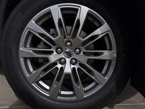 New 2026 Ford Explorer Platinum image 8