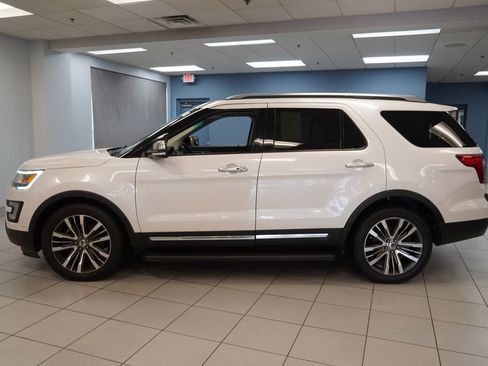 Used 2017 Ford Explorer Platinum image 2